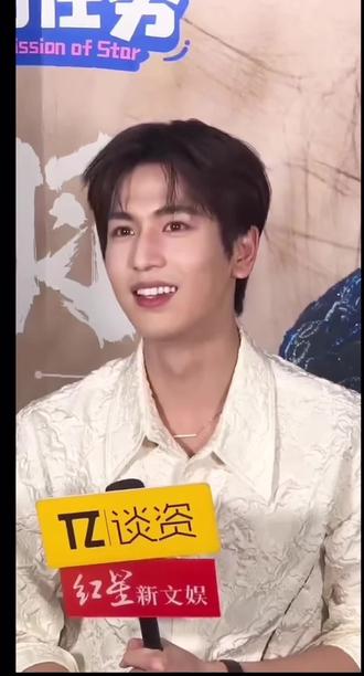张凌赫 因为帅,好吧那也是😁#采访 #帅哥 #颜值 #向全世界安利 #张凌赫