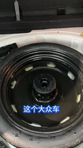 有天窗的宝子们,提前到修理厂检查一下,是否漏水,避免养鱼。#汽车保养与维修 #汽车精洗 #汽车美容