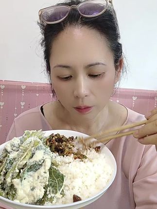 吃瘦不饿瘦,包谷饭让我健康生活,你尝试了吗?#太香啦 #分享家乡美食 #这也太好吃了 #包谷饭#美食