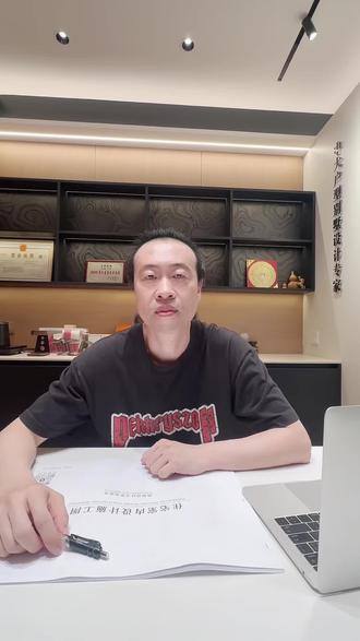 别墅装修电梯井与步梯改造分享(二)碧桂园磁湖半岛别墅实景案例 黄石碧桂园磁湖半岛别墅电梯井与步梯改造案例分享。重要提醒:涉及房子主体结构改动,一定要找有正规资质的公司来设计和施工;私自乱改承重墻、主体结构是违法的,安全风险很大。#黄石碧桂园磁湖半岛别墅装修设计 #碧桂园磁湖半岛别墅装修设计#别墅电梯井与步梯改造案例 #别墅装修电梯设计 #黄石别墅设计师冯韬 @冯韬设计工作室