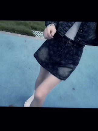 “谁穿谁辣妹的牛仔套装来啦!短款外套+高腰短裙,版型绝绝子#新品穿搭