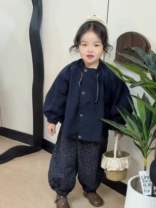 有了你 我真的偷偷幸福了好久好久 一直觉得女儿是在滋养我让我变的更加从容、温和 你一定要相信 总有些生命为治愈你而来#当妈妈后 #生女儿就是用来打扮的 #韩系穿搭 #女童穿搭 #外套
