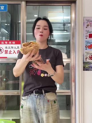 人间烟火,最抚凡人心!除了吃,没什么是天大的事#抖音小助手