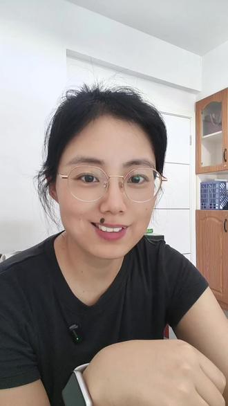 暑假第一周母慈子孝,第二周鸡飞狗跳。
现在喊孩子做事,他习惯性假装听不见。
永远的再睡五分钟、再玩十分钟、等会儿。
最心酸的是:朝夕相处的日子变多,我们的话却越来越少。
孩子暑假最长的一句话,居然是问WiFi密码。
不是孩子变了,是暑假耗尽了我们所有的亲子耐心。
累了就别硬撑,不用逼自己做满分妈妈。
适当放手,放过孩子,也放过自己。
这个暑假,你的亲子关系还好吗?1-10分打个分~
我是琼开心,愿所有宝妈轻松育儿❤️
#暑假带娃 #亲子关系 #育儿感悟 #家庭教育 #鸡飞狗跳的暑假