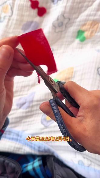 迎春,迎福,迎你。
借着立春的名义,
希望我的小孩:
像春风一样自由,
像春草一样茁壮。
万物更新,你最珍贵。🌿#立春 #立春葫芦 #立春习俗 #立春孩子