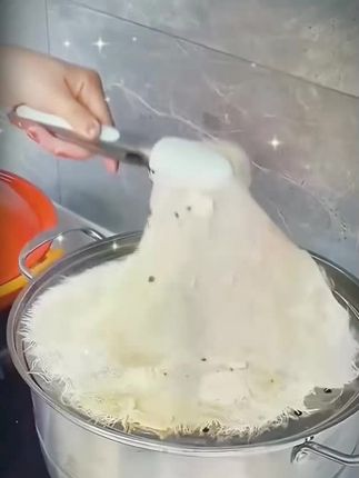 平时蒸包子馒头饺子,用这个#一次性蒸笼纸垫,不会粘底,真的太方便好用了。#一次性蒸笼纸 #蒸笼垫 #厨房好物 #生活好帮手