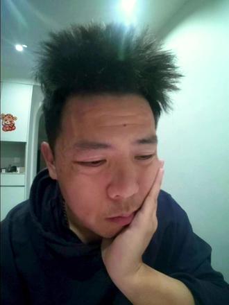 没办法 只能忍着 #问答 #熬夜冠军 #求助广大网友 #疼痛 #闲聊