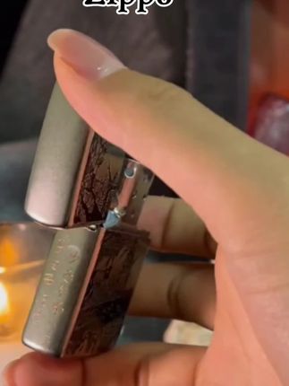 男人看表,女人看包,那属于男人的仪式感,这可是Zippo品牌打火机。全铜机身,手工雕刻,经典的十字架图案,象征着勇敢、毅力和希望。#男士礼物 #好东西一起分享 #打火机 #zippo花式玩法