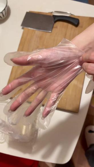 霉豆腐初步挑战成功✌ #霉豆腐 #动手自己做美食 白色绒毛太治愈啦~期待15天后的效果 已经开始流口水啦