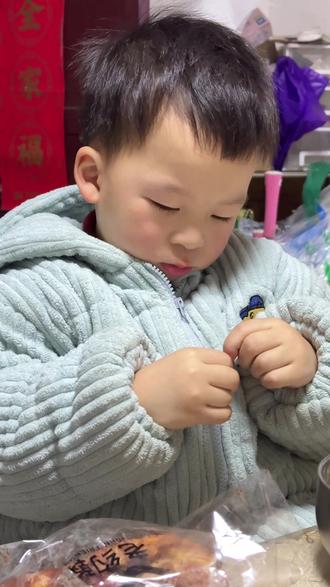 止哭神器——豆包!#人类幼崽 #人类幼崽迷惑行为大赏