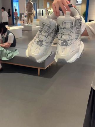 液态银今年真的是火出了⭕️#潮鞋推荐好看不贵 #爱了爱了 #百搭鞋子