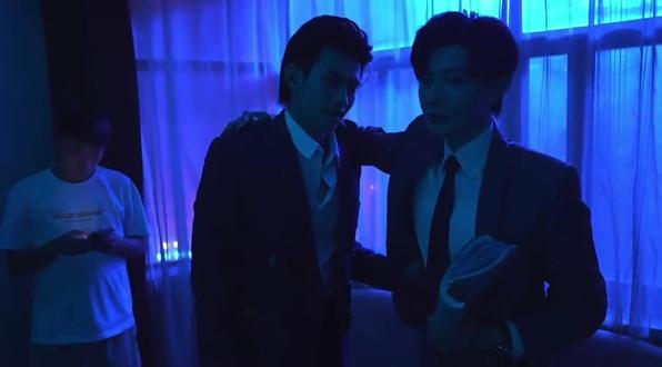 云旗这摸小腰的手,丝滑的嘞#云旗郝熠然#鬼知道我看了多少遍