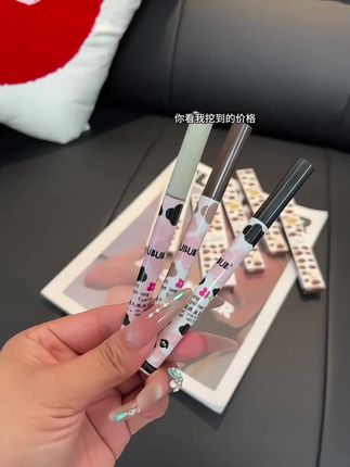 知道你不缺眼线笔,可它这价到手三支,丝滑流畅嘎嘎好用,关键还防水防汗,闭眼冲!#眼线笔 #眼线液笔 #画眼线#平价彩妆 #画眼线