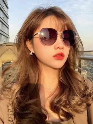 墨镜女2025新款网红大脸圆脸开车偏光太阳镜防紫外线显脸小眼镜潮#太阳镜 #墨镜 #偏光太阳镜 #太阳镜推荐 #墨镜推荐
