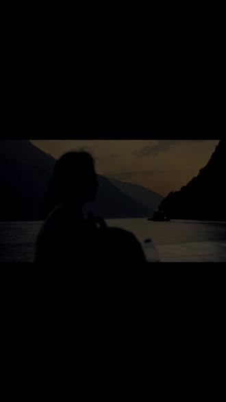 江湖儿女×GAI星梦|大同到奉节,一场横跨17年的孤独 一曲星梦道尽人间悲欢
以GAI《星梦》为背景音乐
截取《江湖儿女》经典画面
横跨数年岁月沉浮
看尽市井烟火与人世沧桑
半生漂泊孤身前行
万般滋味,皆是江湖#
#江湖儿女 #贾樟柯 #GAI星梦