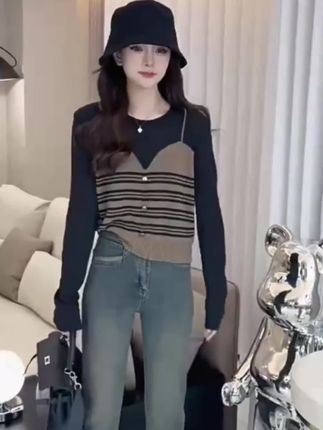 秋装新款撞色条纹假两件长袖针织衫女设计感圆领毛衣百搭打底上衣