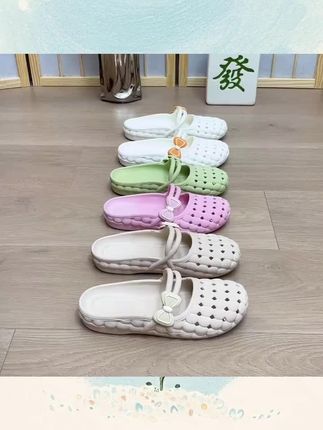 中国又出一款女鞋叫涉水鞋,又叫散步鞋,透气舒适,防滑耐磨,久穿不累脚。#透气舒适不臭脚 #拖鞋 #好鞋推荐