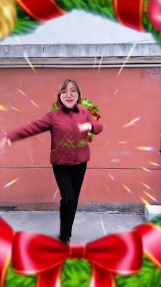 藏不住了,是时候给你们看看嫡长媳的地位了,饭是一顿不能落滴,活是一点不会干滴。😄😄