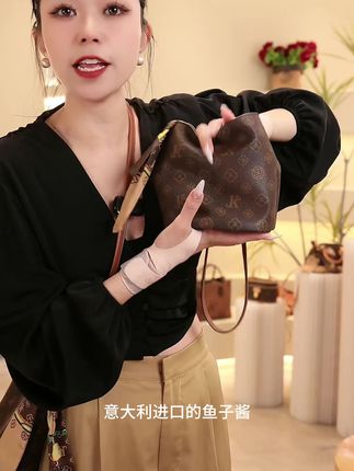 通勤轻奢单肩斜跨腋下印花水桶小众设计女士包#印花水桶包#单肩斜挎包@DOU+好生意 @DOU+小助手