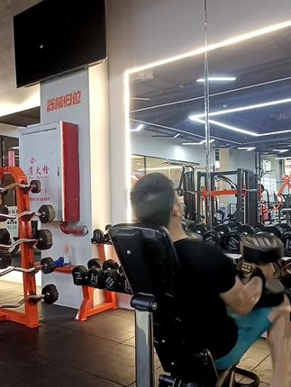 记录每一次进步。加油!#撸铁 #健身房日常