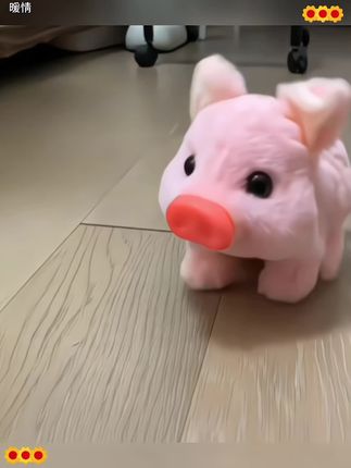 电动小猪,家里有小朋友的一定要送她一个这样的电动小猪,它真的太可爱了,按下开关就能走动,还会发出声音,简直就像一只真的小猪一样,孩子可以跟它互动,让她开心快乐。有了这个小猪,孩子就不会孤单了,赶紧给孩子安排一个吧!#电动小猪玩具