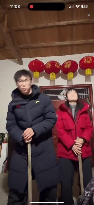 凤凰传奇 全是爱。比春晚好看的铁锹姐弟
#凤凰传奇 #全是爱 #铁锹姐弟