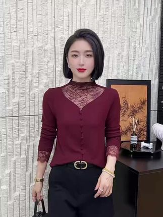 秋季新款时尚蕾丝拼接半高领长袖百搭上衣,减龄时尚谁穿谁漂亮哦#秋季新品上市 #谁穿谁漂亮 #内搭外穿都好看 #女人味穿搭 #减龄气质