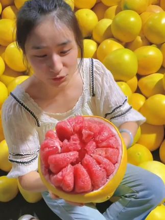 一花一世界,一吃一大碗,一逛一整天#快来一起尝个鲜 #口感特别好 #新鲜采摘的水果 #快来一起尝个鲜吧