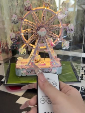 幸福有很多种 收到男朋友亲手给拼的Kitty摩天轮是一种#hellokitty #摩天轮 #八音盒 #礼物 #积木