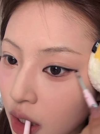 自带刀锋刷的眼线胶笔有多好用?手残党也能画出完美眼线的秘密就是它啦!!#眼线胶笔 #好物分享 #防水防汗不晕染 #自用好物推荐 #平价好物