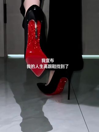 #我要上热门 细身高跟鞋太气质啦! 红底黑色高跟鞋 魅力十足啊#红底高跟鞋#尖头高跟鞋#气质这一块拿捏死死的 #御姐风细跟高跟鞋太绝了