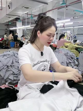 #今日分享 【高品质】2025新款夏季正肩短袖t恤女韩版宽松显瘦百搭圆领上衣#夏季穿搭 #短袖t恤 #韩版穿搭 #上衣穿搭