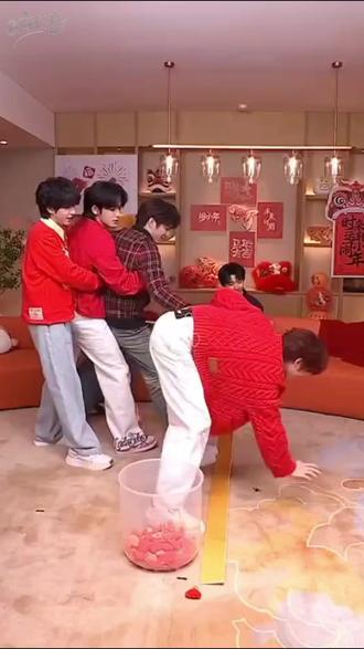 时代少年团一场直播的笑料真的有点太多了 #时代少年团 #直播 #时代峰峻 #时代少年团小年夜直播