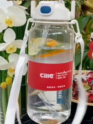 希乐大容量水杯郭某才网红高颜值直播户外烧烤学生运动水壶吸管杯夏天喝水就要用大容量的#水杯 !tritan材质冷热水都能装,不漏水,大人小孩都能用,带出门也方便#吸管杯 #希乐水杯 #大肚杯