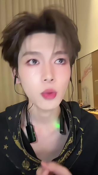 奈菜永远都是双向奔赴~准备线下应援的姐姐们也辛苦啦~@孙恩盛 #孙恩盛 #恩盛723 #孙恩盛316直播四周年快乐 #线下打卡 #应援