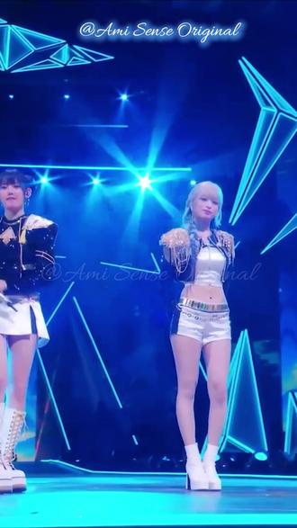 萌御波斯猫?Ahyeon郑雅贤穿搭美学2.0! 1000位时髦人穿搭风格解析接力中🔛
本期主角是:Babymonter的郑雅譞Ahyeon!之2.0!
.
一曲Golden再次证明六代强者实力
银发波斯猫/黑发萌御切换自如?
独属于她的氛围感 - 低饱和香草美学氛围 又是什么感觉?
.
大家喜欢雅譞的哪一种造型?
对她有什么感觉?欢迎来聊聊~
#抖音风格实验室 #郑雅贤 #郑雅譞 #ahyeon #一键解锁我的时髦关键词
有机会再讲雅譞3.0呀!
想看的请举手 我看看人数决定出的速度
记得关注点赞加收藏!谢谢啦!
.