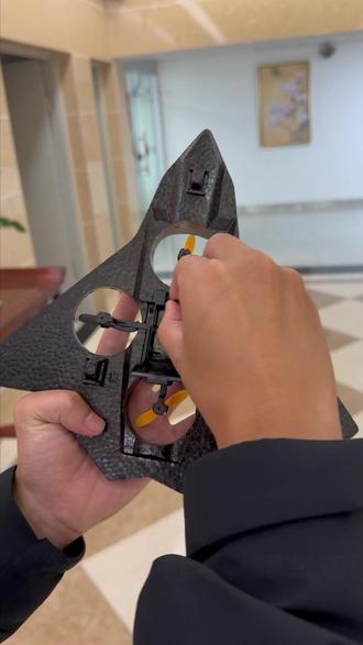 第六代遥控战机 来了来了,小朋友期待已久的新年礼物,第6代升级款遥控战机,飞行更稳定续航更长,快给你家神兽安排上吧#男生玩具 #遥控飞机 #新年礼物 #亲子