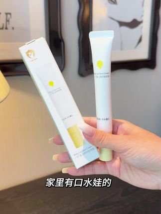 宝宝进入口欲期后 口水巨多的,唇周娇嫩,更需要好好护理,#崔玉涛 参研发的一页#唇周膏 可以很好的隔离口水奶渍,舒缓滋润唇周肌肤,宝宝唇周可清爽了#宝妈分享#宝宝护理#口水膏