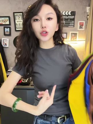 #短袖t恤 春夏季新款纯色短袖T恤女简约百搭修身显瘦时尚正肩棉t内搭上衣#百搭上衣#夏季新款 #短袖t恤 #高级感穿搭