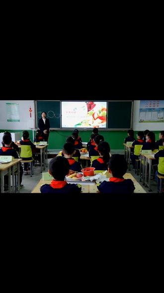 小学劳动教育四年级《水果拼盘》河北省侯老师一等奖优质课