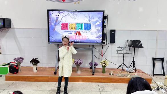 今天是只灵动的小狐狸🦊精心的化了一个美美的狐狸妆。表演了《狐狸列那》的故事,又一次突破了自己,宝贝加油👏👏#最美童声 #记录成长的你#讲故事比赛#少儿口才