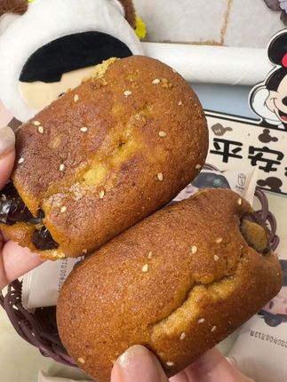 都知道多吃红枣的好处,枣粮先生枣糕每一个都是大颗蜜枣 枣香味浓郁,口感甜而不腻#糕点美食 #早餐吃什么 #枣糕 #零食推荐#红枣糯米糕
