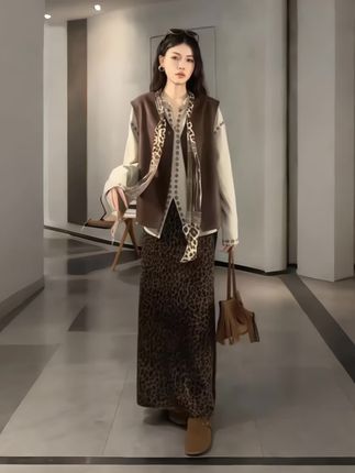 高级感韩版时尚套装女2025年春秋新款百搭衬衫马甲半身裙三件套#时尚套装女#春秋新款#衬衫马甲套装#半身裙套装#三件套@抖加🔥上热门🔥dou+🔥热点宝