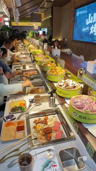 新店开业的活动往往是相当划算的,朋友们看到赶紧安排起来。艾特你的小伙伴,一起来实现烤肉自由。#炊饵自助旋转烤肉#烤肉自助#自助#入冬的仪式感是吃口热乎的#新店开业@抖音热点 @热点小助手 @热点助手