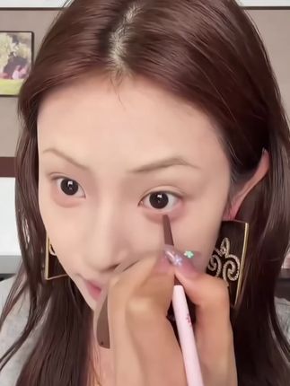 自带刀锋刷的胶笔能有多好用手残党也能画出完美眼线的秘密就是它#眼线胶笔 #好物分享#防水防汗不晕染 #自用好物推荐 #平价好物