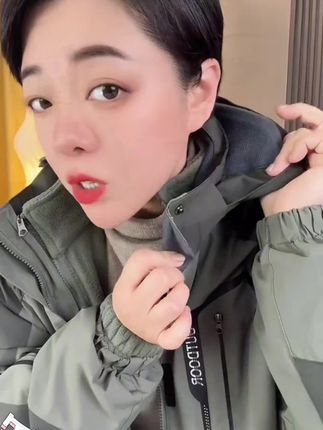 5.38 复制打开抖音,看看【JEEPSPIRIT男子旗舰店的作品】JEEP吉普冲锋衣三合一,经典百搭色系外套不挑年不挑身材