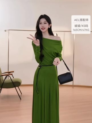 AEL原创天丝羊毛斜肩连衣裙25年秋季法式一字肩赫本风连衣裙 #天丝羊毛#斜肩连衣裙#法式连衣裙 #一字肩连衣裙 #赫本风连衣裙
