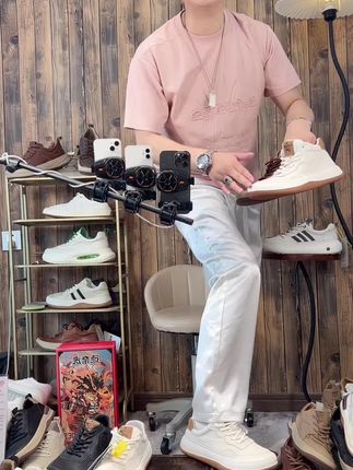 男士秋季板鞋 小白鞋简简单单真的超百搭好看#男鞋#谁穿谁好看#好鞋推荐 #秋季主打简单干净氛围感 #软底软面穿上超舒服