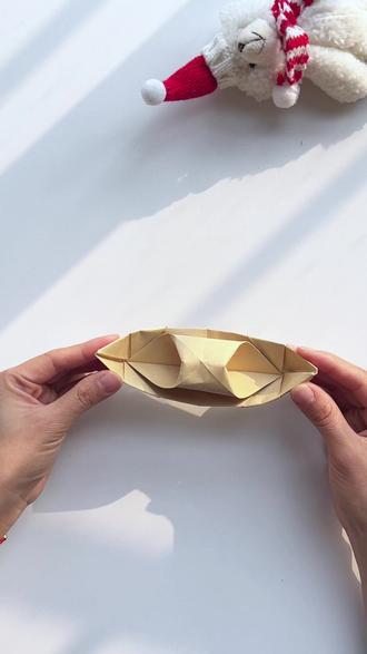 折纸船 #折纸 #手工 诸葛亮草船借箭的乌篷船,一起来看看吧