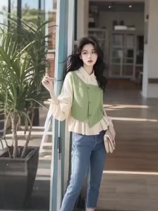 #说好的随便穿穿去看秀 法式牛油果绿假两件衬衫女春秋新款拼接泡泡袖衬衣荷叶边上衣#时尚穿搭 #洋气穿搭 #气质穿搭 #上衣